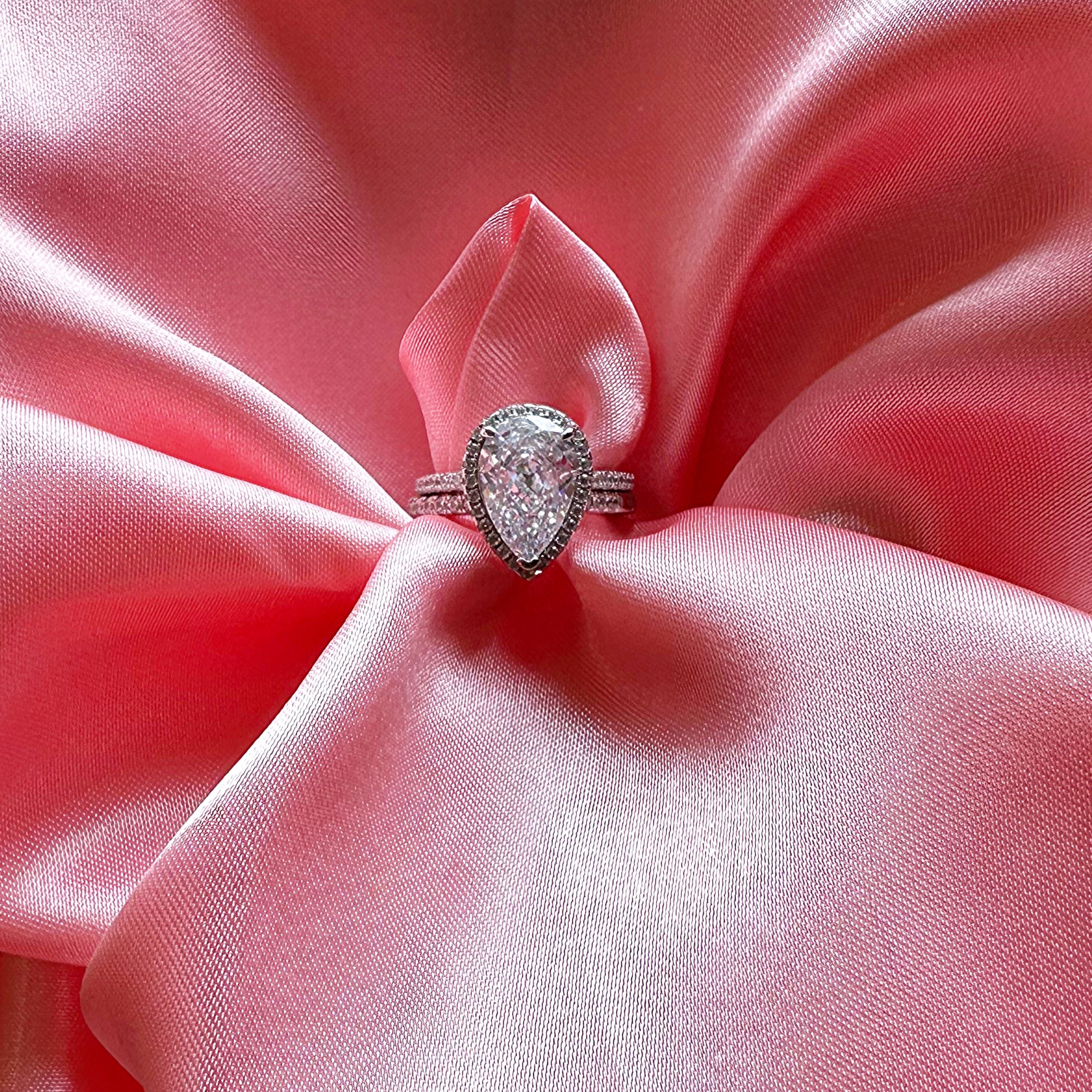 Ava Pear Diamond Lab Bridal Ring Set - Image 9